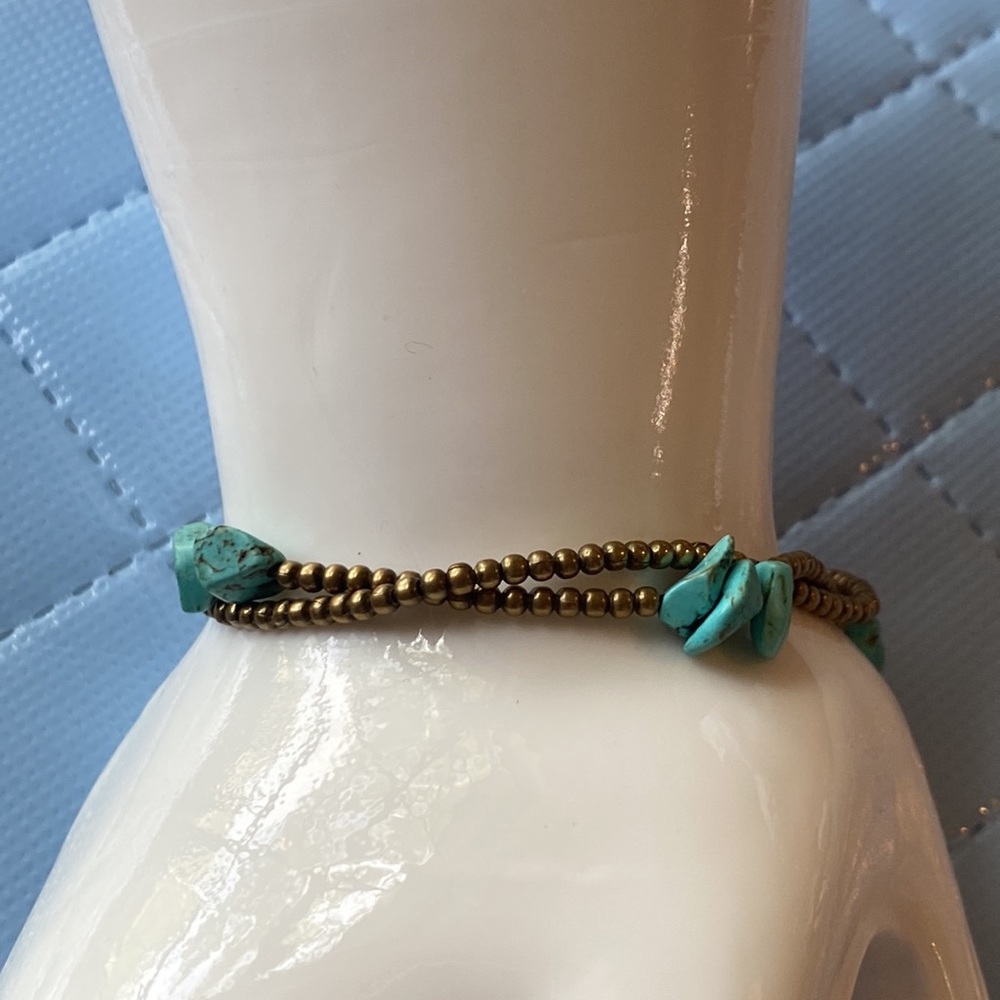 Faux turquoise chip bead bracelet